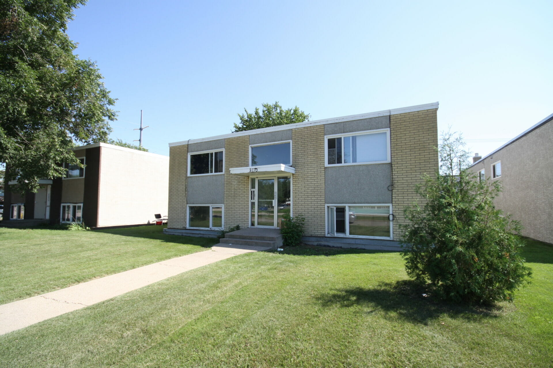 2110 Main St